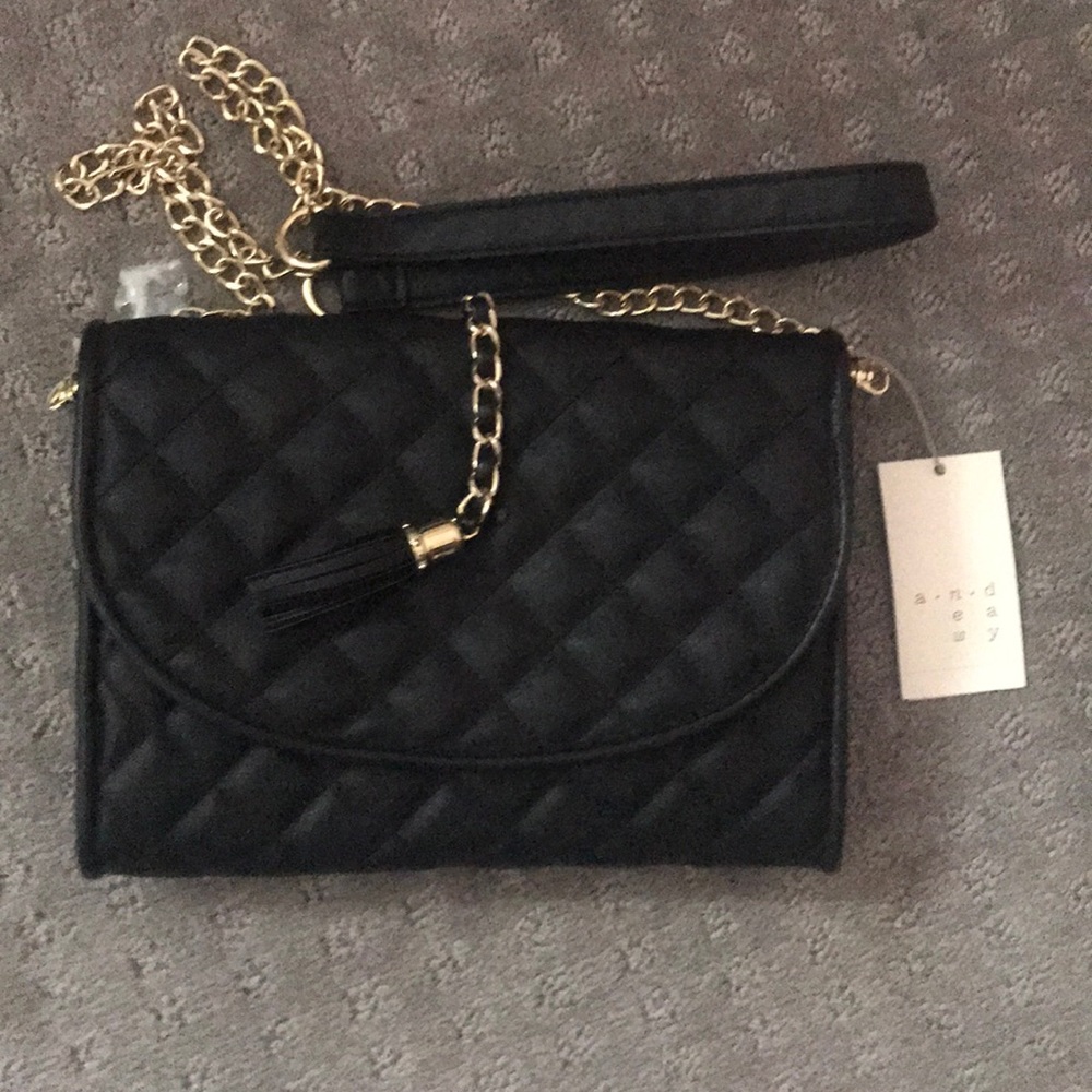 ⭐️ 3/ $21 black quilted purse gold tone strap NWT